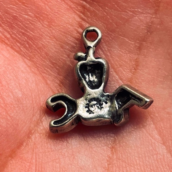 Retired James Avery 1st design of “ABC Apple” Sterling Silver Bracelet Charm - Picture 4 of 4